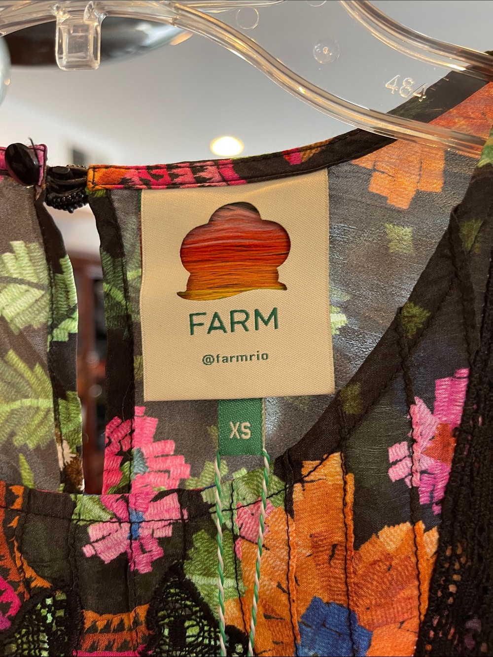 Farm Rio BLOOMING GARDEN BLACK BLOUSE
Bold floral print size XS NWT city ready - Picture 5 of 10